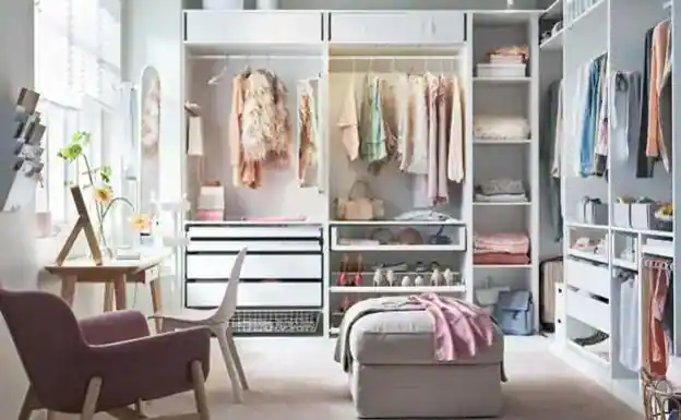 Vestidor de IKEA con armarios PAX.