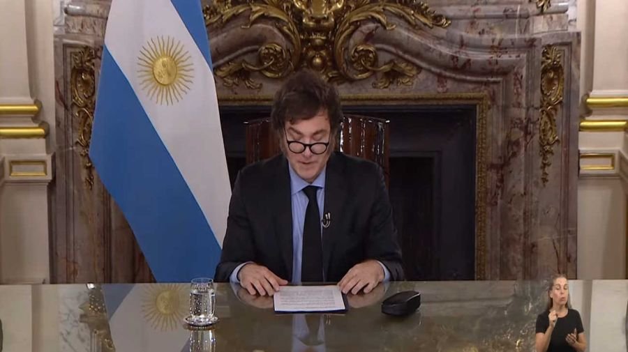 JAVIER MILEI ANUNCIA SUPERÁVIT FISCAL Y FINANCIERO POR CADENA NACIONAL 20240422