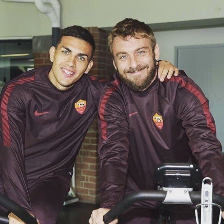 Unos jóvenes Paredes y De Rossi en la Roma. Foto @leoparedes20