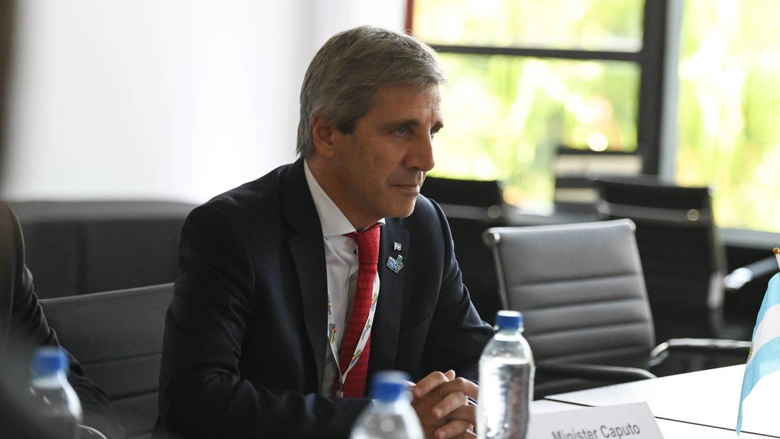 "Lo mierda que sos": Usuaria de X insulta al ministro de Economía argentino y este responde