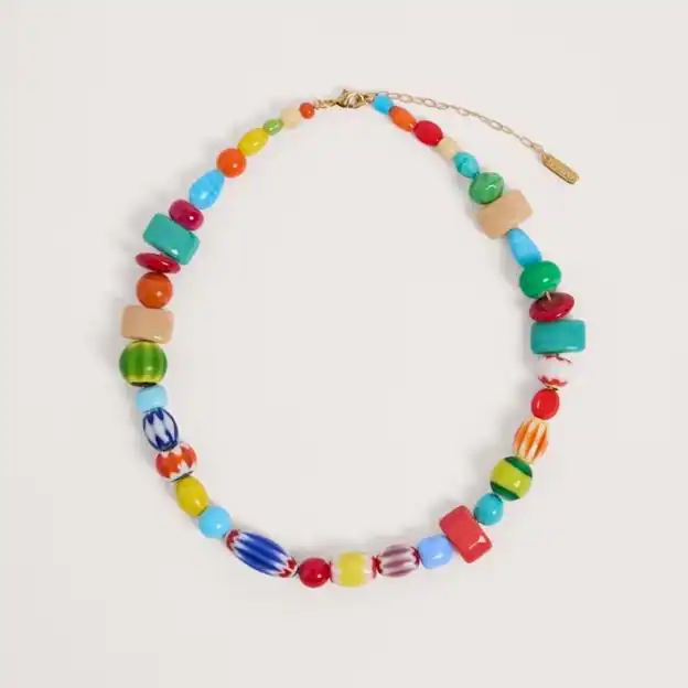 Belice Gargantilla cuajada chevron de Malababa, 110 euros.