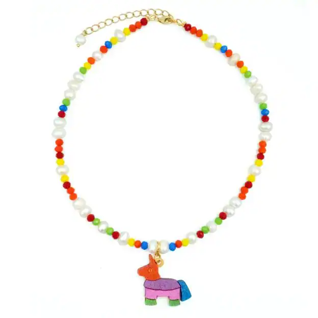 Collar de perlas de colores de Kiwi Pomelo, 110 euros.