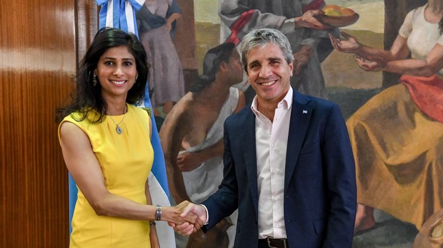 Luis Caputo se reunió con Gita Gopinath, la segunda del FMI