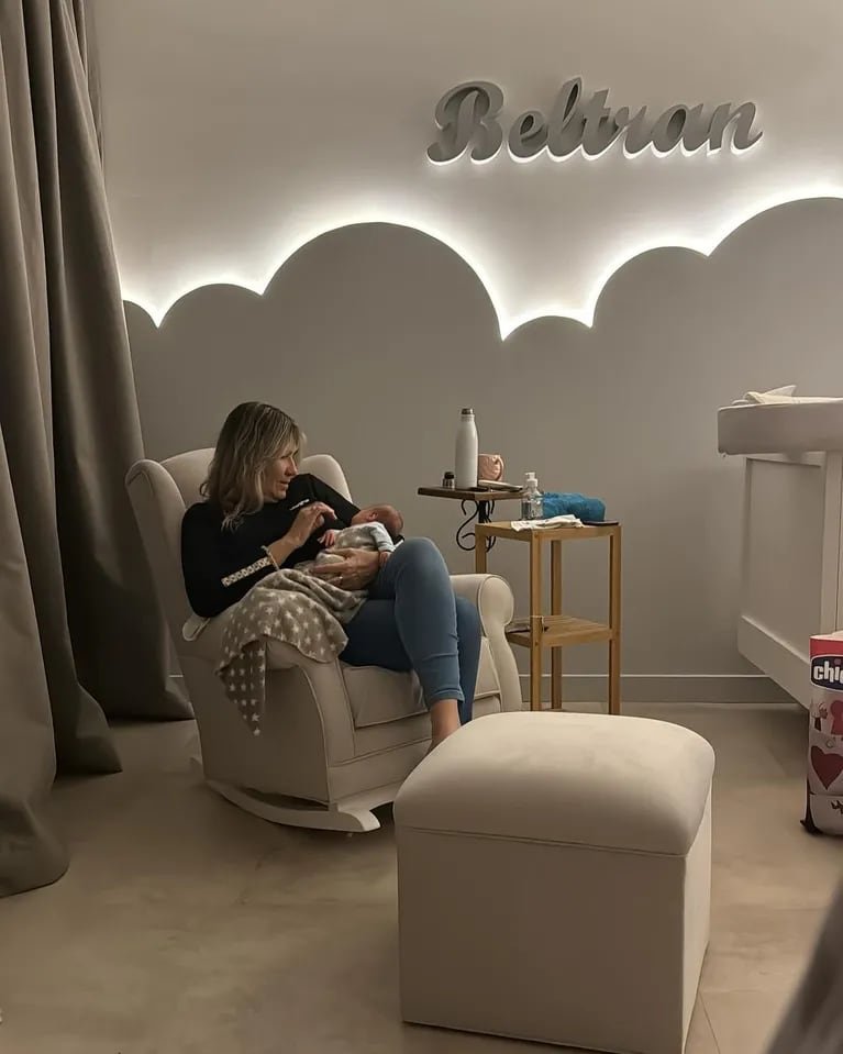 Beltrán con su abuela (Foto: Instagram/coni_mosqueira)