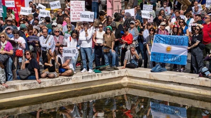 Manifestantes en Madrid contra Milei y Vox 20240519