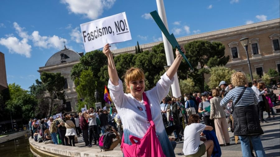 Manifestantes en Madrid contra Milei y Vox 20240519