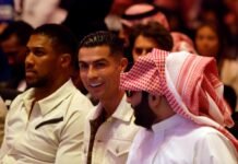 Oleksandr Usyk tuvo a Tyson Fury al borde del nocaut en un noveno round electrizante y las tarjetas lo coronaron nuevo rey de los pesados