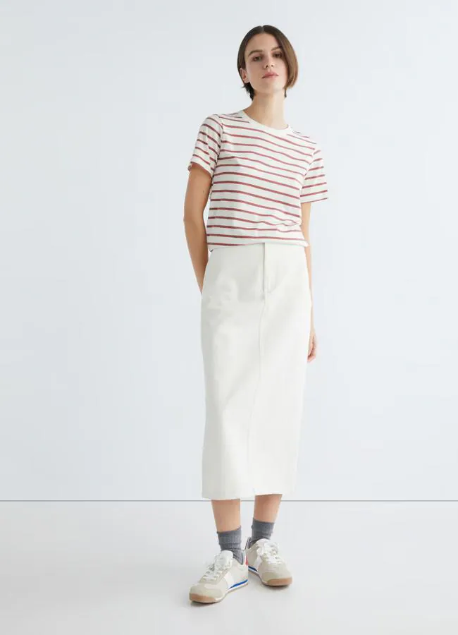 Falda midi en denim en color blanco de Hipercor.