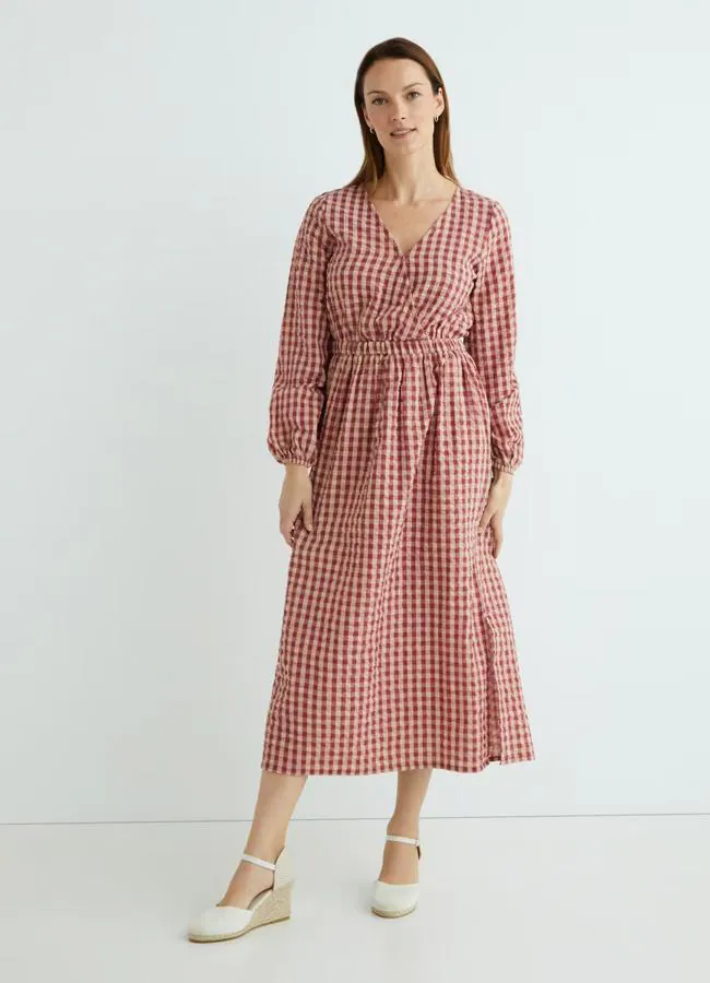 Vestido con estampado vichy de Hipercor.