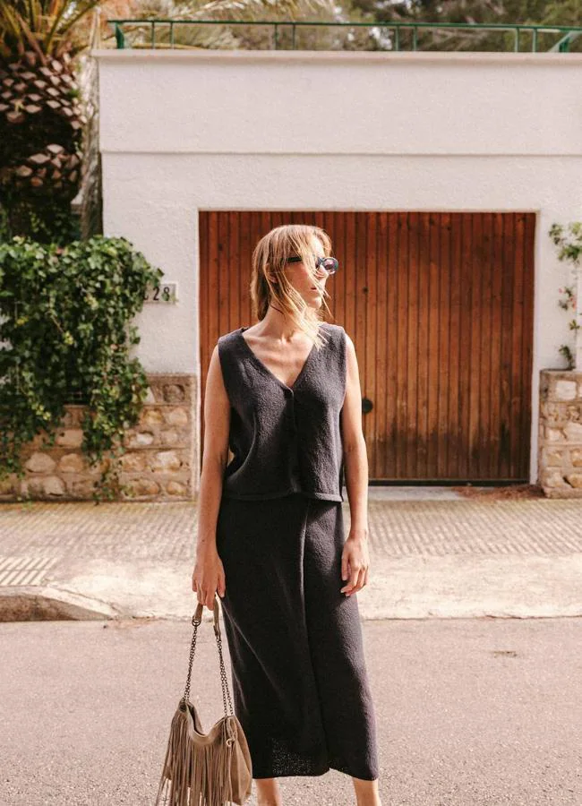 Look de punto fresco con falda y top
