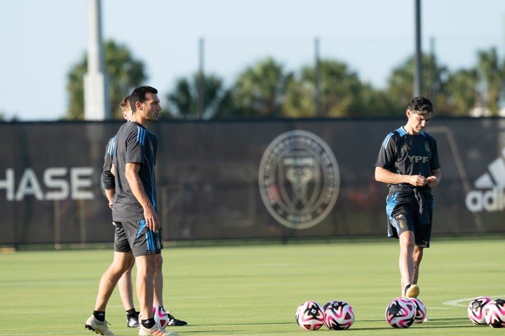 La Selección Argentina trabajó este lunes con el plantel casi completo a la espera de los amistosos previos a la Copa América. Foto: AFA