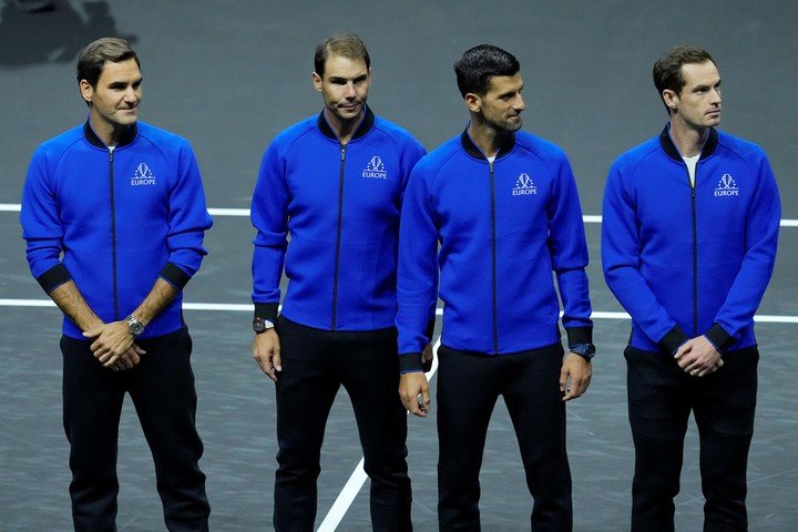 "Compartir lo de Londres con Rafa, Novak y Andy fue como si el tiempo se detuviera durante un segundo. Fue realmente bonito", dijo Federer. Foto AP Photo/Kin Cheung)