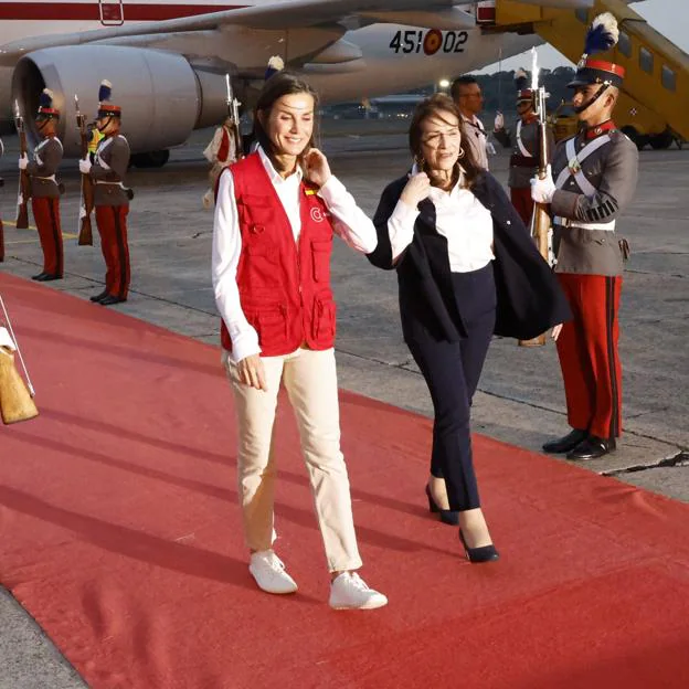 La reina Letizia junto a la viceministra de Relaciones Exteriores de la República de Guatemala.