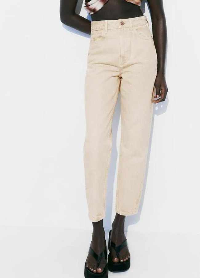 Los vaqueros beige de Zara.