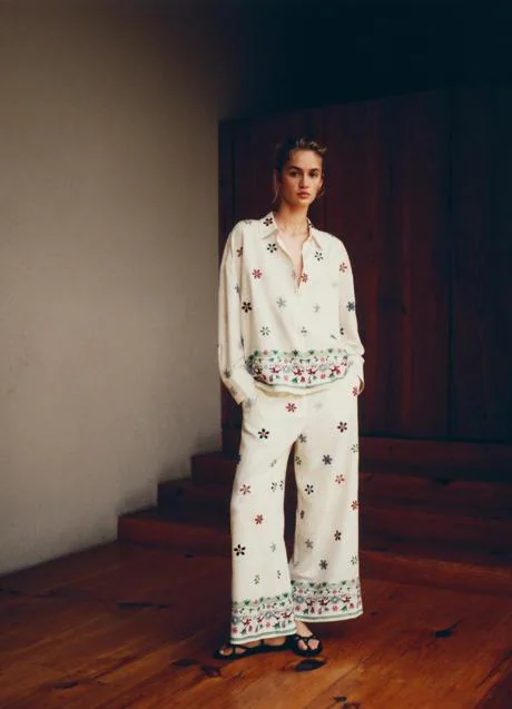 Pantalón estampado de Zara (35,99 euros)