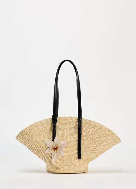 Bolso de rafia de Zara (49,99 euros)