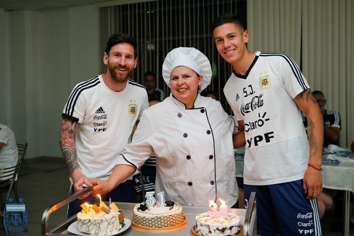Messi, en Qatar, compartió su cumple con Nehuen Pérez, uno de los sparrings.