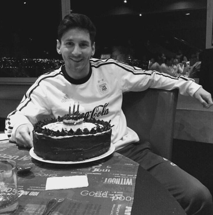 Torta con frutillas, en el cumple 28 de Leo.