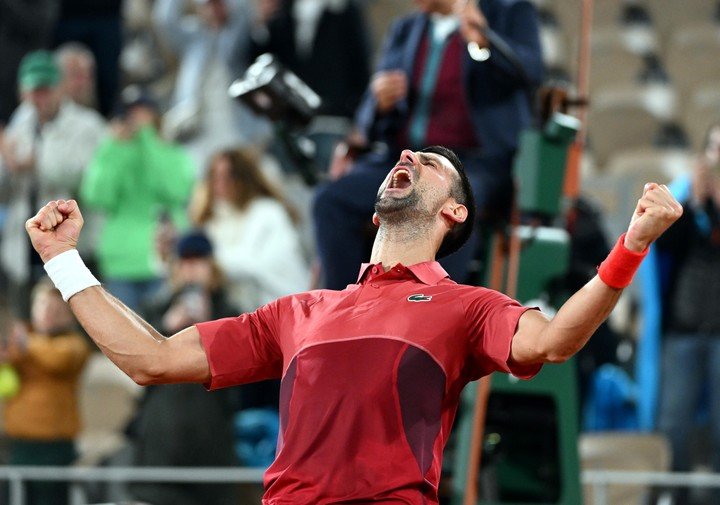 El festejo cargado de alivio de Djokovic, tras la batalla ante Musetti. Foto EFE/EPA/CAROLINE BLUMBERG