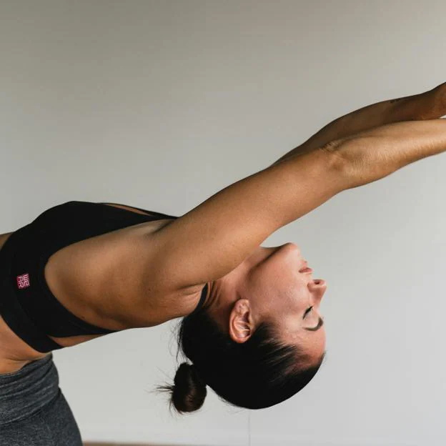 Se recomienda empezar con dos sesiones a la semana de Ashtanga yoga. 