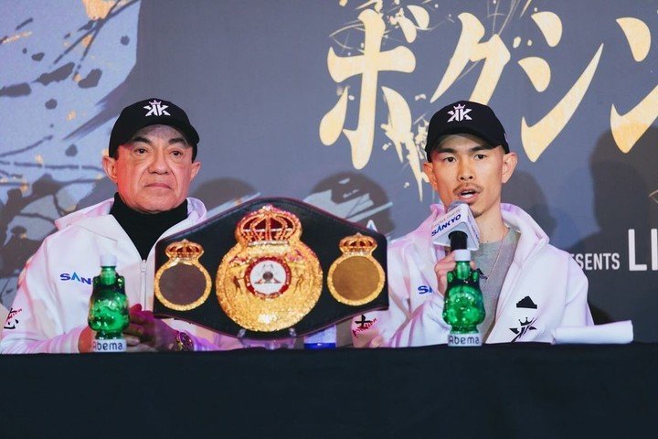 Kazuto Ioka junto a su entrenador, el cubano Ismael Salas. Foto: Instagram @kazuto_ioka_official.