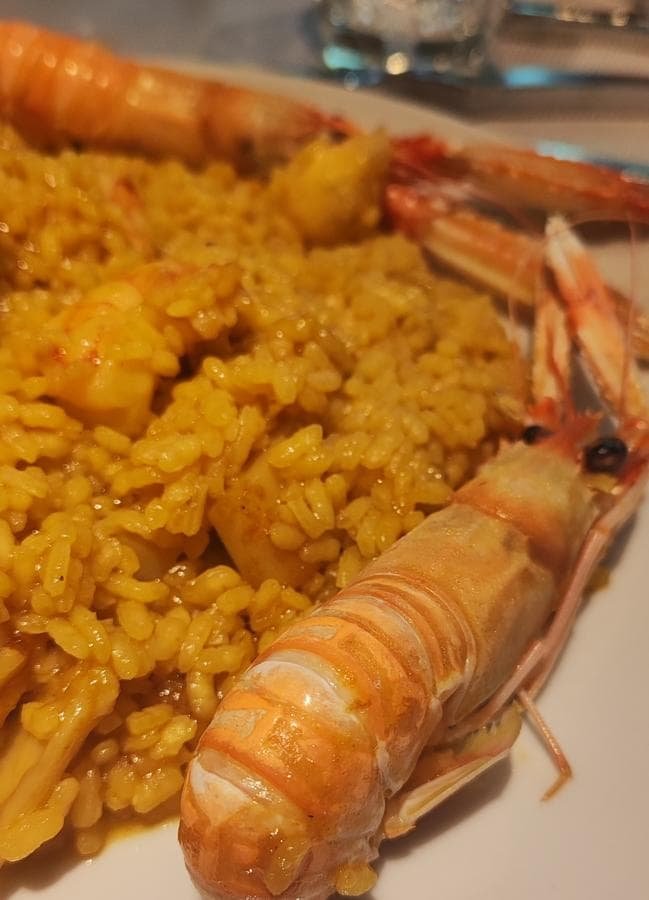 El arroz con cigalas que podemos degustar en los restaurantes del Grupo Oter hasta el 21 de juli. / AFL