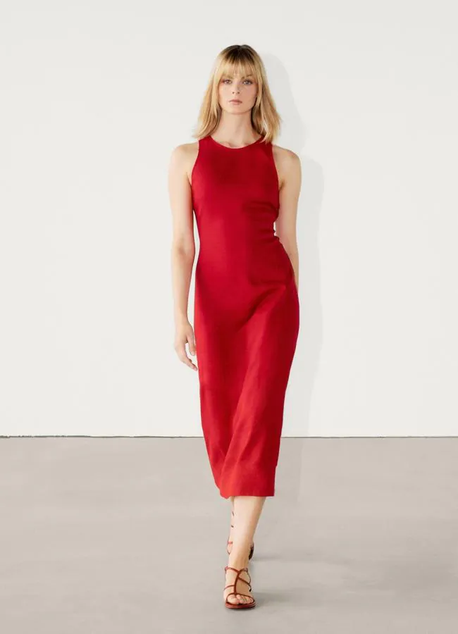 Vestido rojo de lino de Massimo Dutti, 79,95 euros.