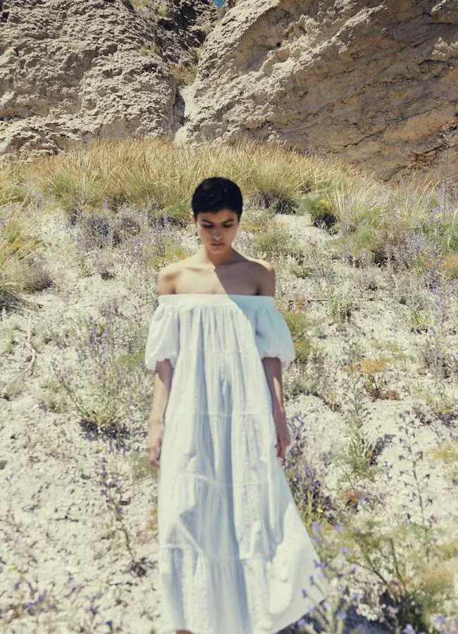 Vestido boho chic blanco con hombros al descubierto