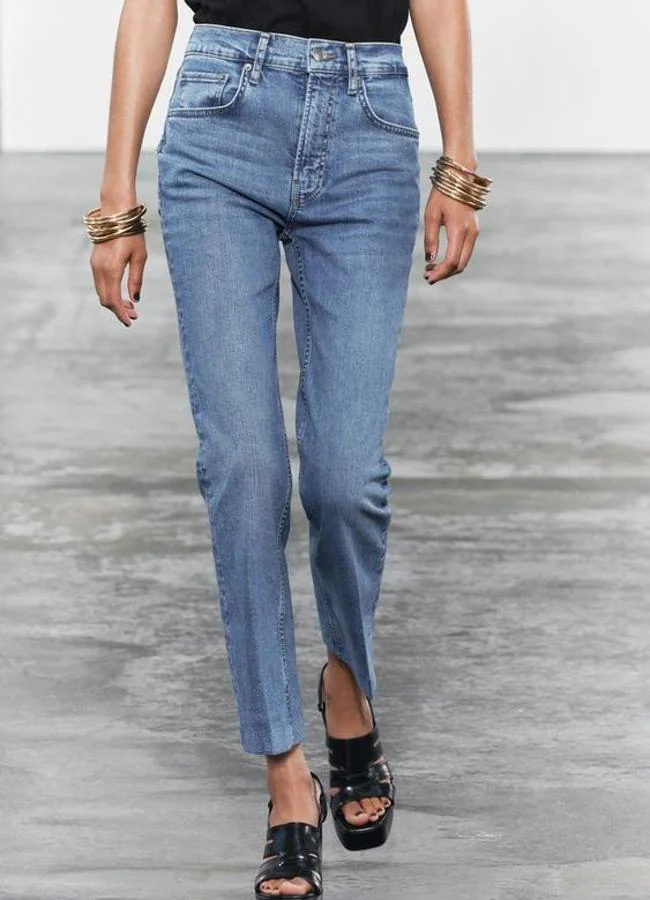 Así quedan los vaqueros bootcut de Zara.