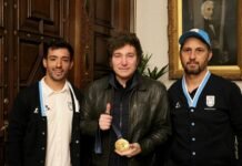 Juegos Olímpicos París 2024: el «Maligno» Torres salió al balcón de la Casa Rosada con Javier Milei y mostró su medalla dorada