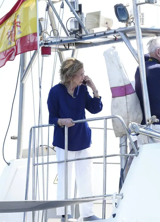 La reina Sofía con una camisa de lino. / LIMITED PCITURES