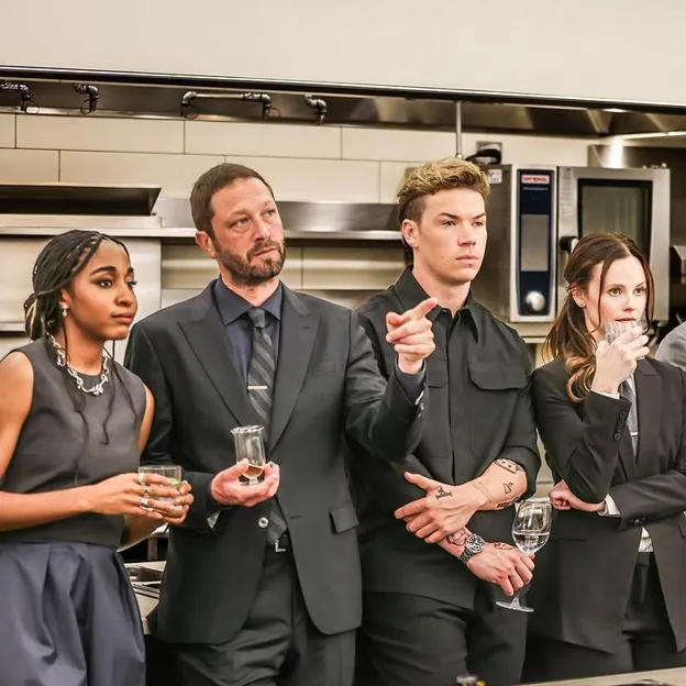 Algunos de los integrantes del reparto de The Bear en una escena de la tercera temporada de la serie.