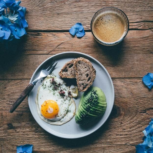 El desayuno es el momento ideal para consumir huevo. 