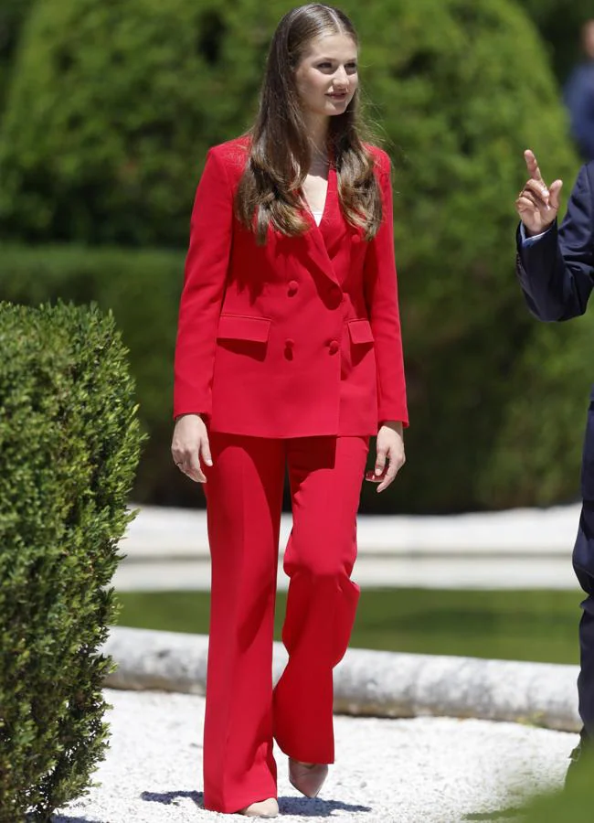 La princesa Leonor con un traje rojo. / GTRES