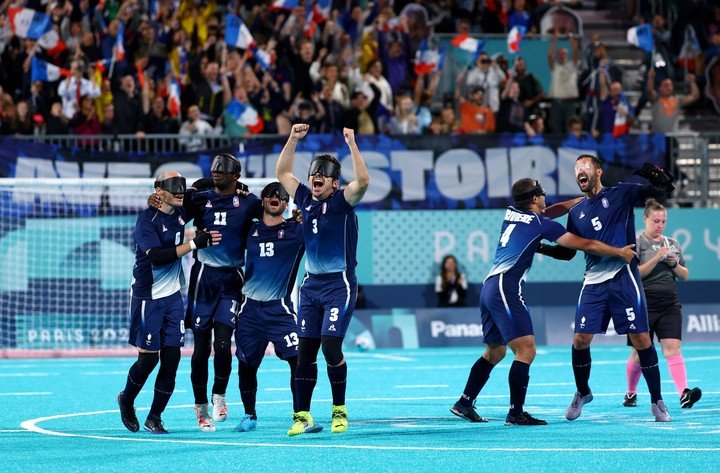 El festejo de los jugadores de Francia tras ganar en los penales. Foto REUTERS/Kacper Pempel