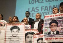 Masiva marcha en México a 10 años de la desaparición de los normalistas de Ayotzinapa (VIDEOS)