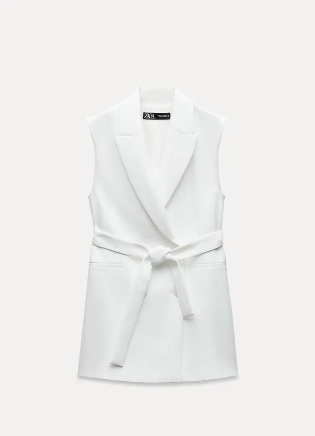 Chaleco blanco de Zara.