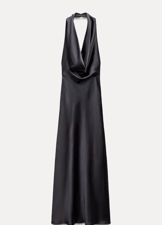 Vestido de satén de Zara, 29,95 euros.