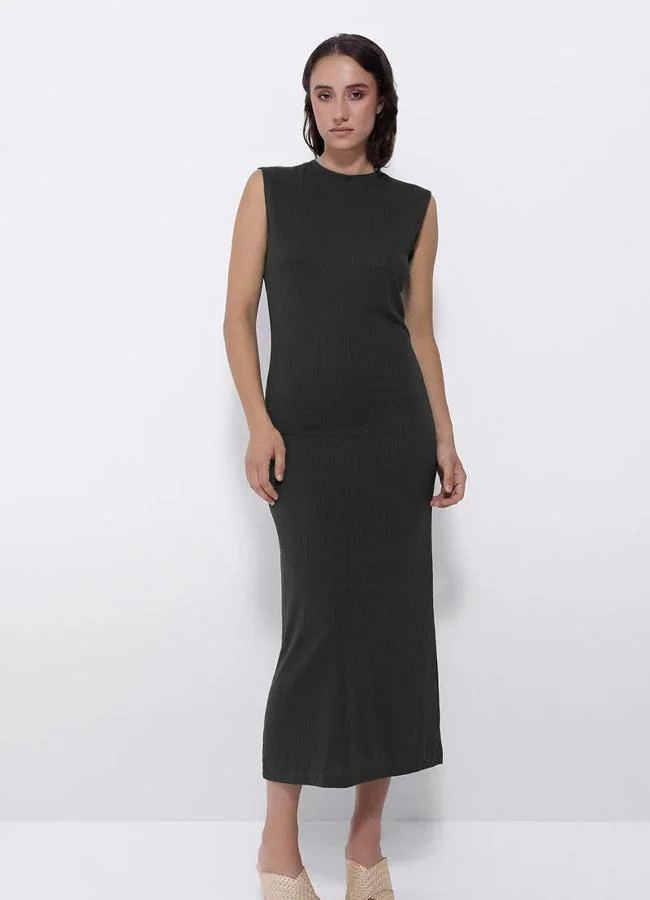 Vestido midi de punto de Cortefiel, 31,90 euros.