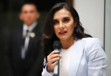 Abad responsabiliza a Noboa por la vida de sus hijos