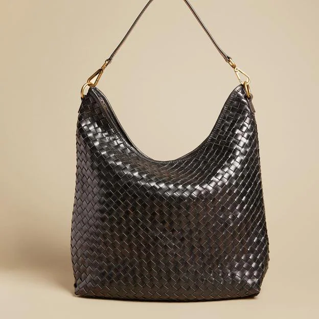 Bolso marrón trenzado de Nícoli.