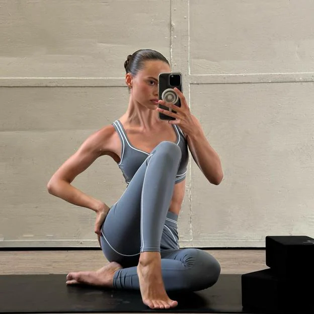 Mujer con ropa deportiva. 