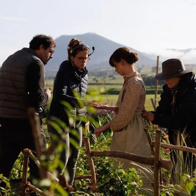 Imagen de un momento del rodaje de la miniserie que adapta el libro de Laura Esquivel, Como agua para chocolate.