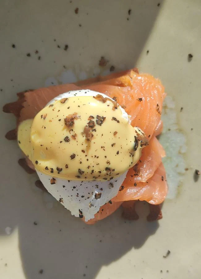 El gofre Benedictino del menú degustación para desayunar del hotel El Fuerte Marbella. / AFL