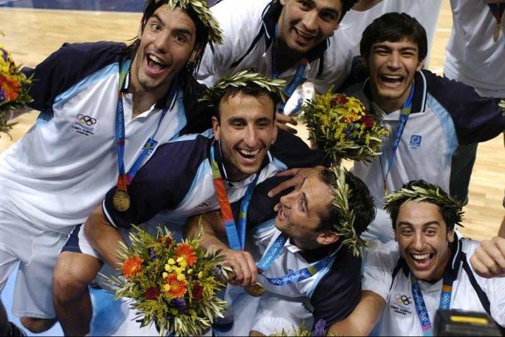 En Atenas 2004, con el oro olímpico. Hoy siguen entregando alegrías. Ricardo Gonzále