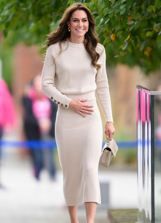 Kate Middleton con un conjuto de punto de Sézane. / GTRES