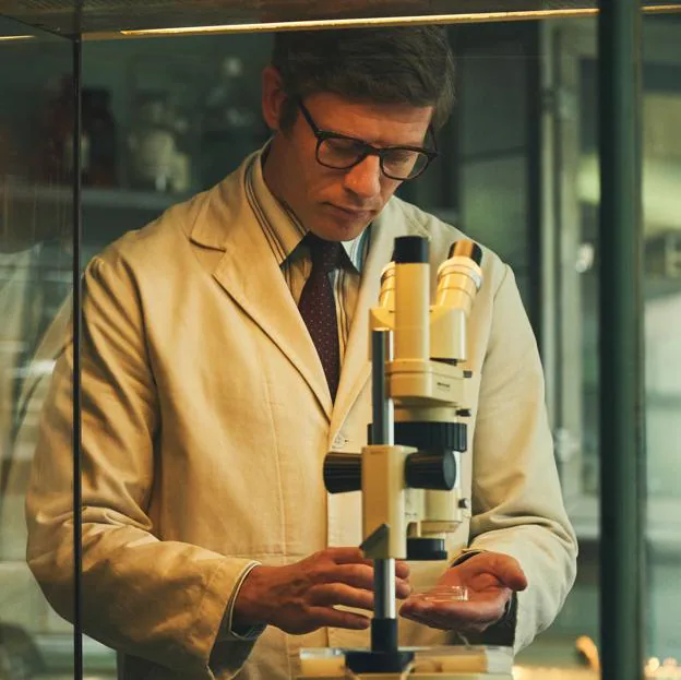 James Norton como Robert Edwards en una imagen de la película británica, Joy.