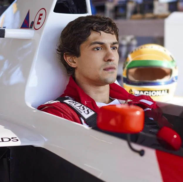 Gabriel Leone como Ayrton Senna en la minisere que repasa su biografía.