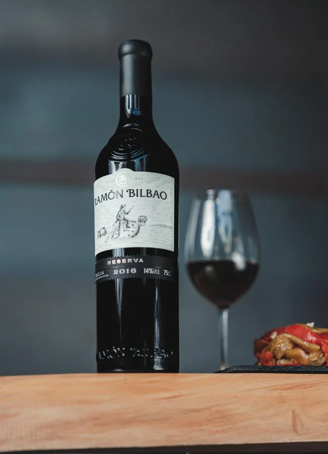 Botella de Ramón Bilbao Reserva 2028, un vino tinto de Rioja perfecto para los paladares más clásicos. / DR