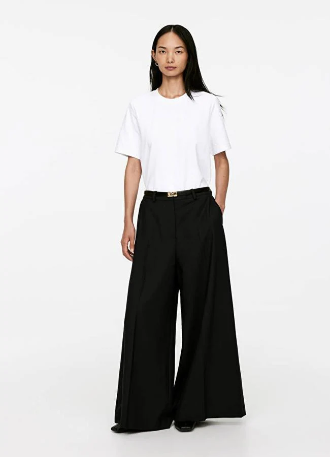 Pantalón negro de lana de Arket, 119 euros.